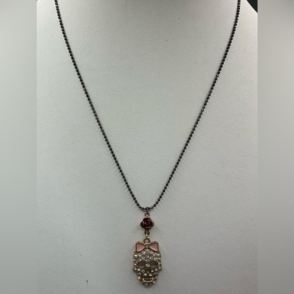BETSEY JOHNSON GIRLY PINK BOW ROSE RHINESTONE SKULL PENDANT NECKLACE